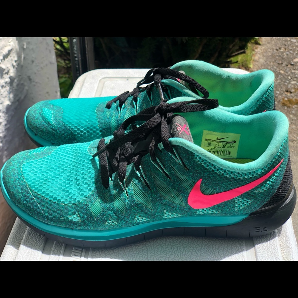 WOMEN’S SIZE 10 NIKE FREE RUNS